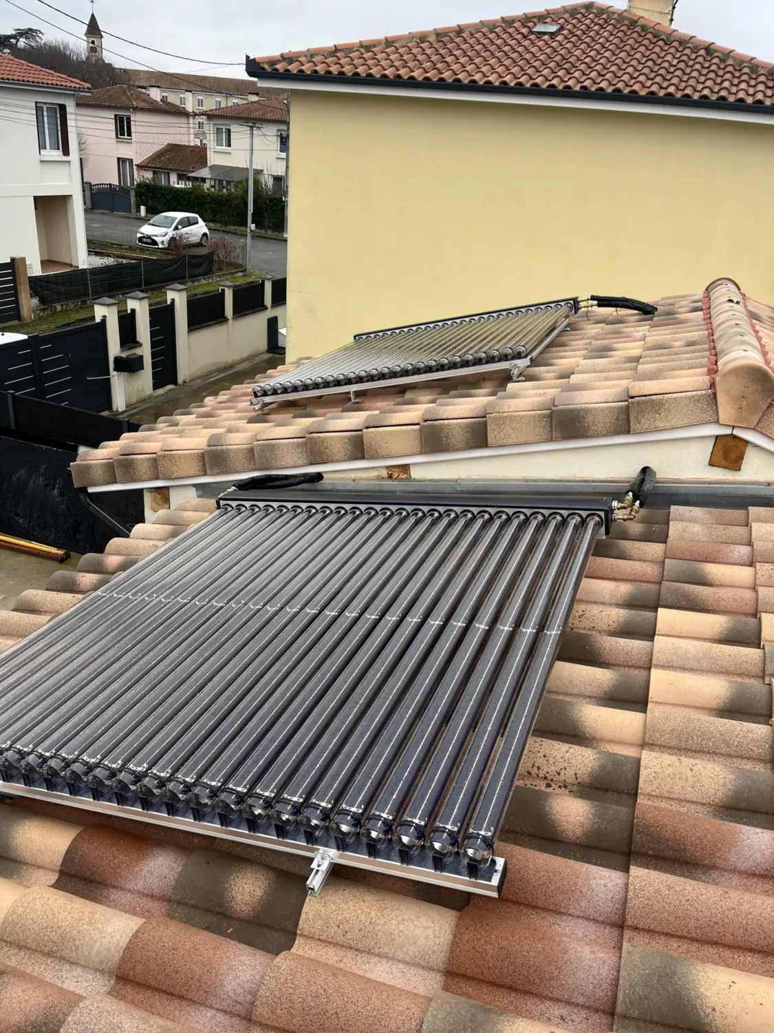 Realisations Chauffe eau solaire installation chauffe eau solaire tubulaire foix HG Habitat Plombier Chauffagiste en Ariege
